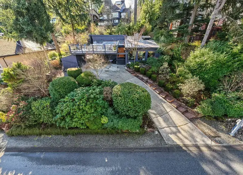 814 WASHINGTON DRIVE - photo 2 of 40