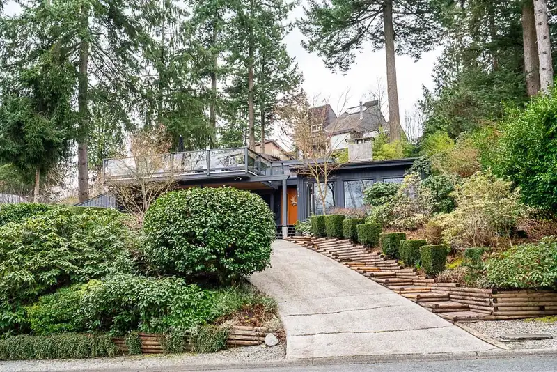 814 WASHINGTON DRIVE - photo 3 of 40