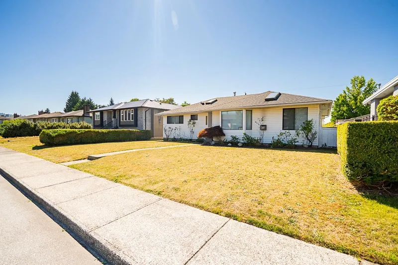 6546 DUNNEDIN STREET - photo 4 of 25