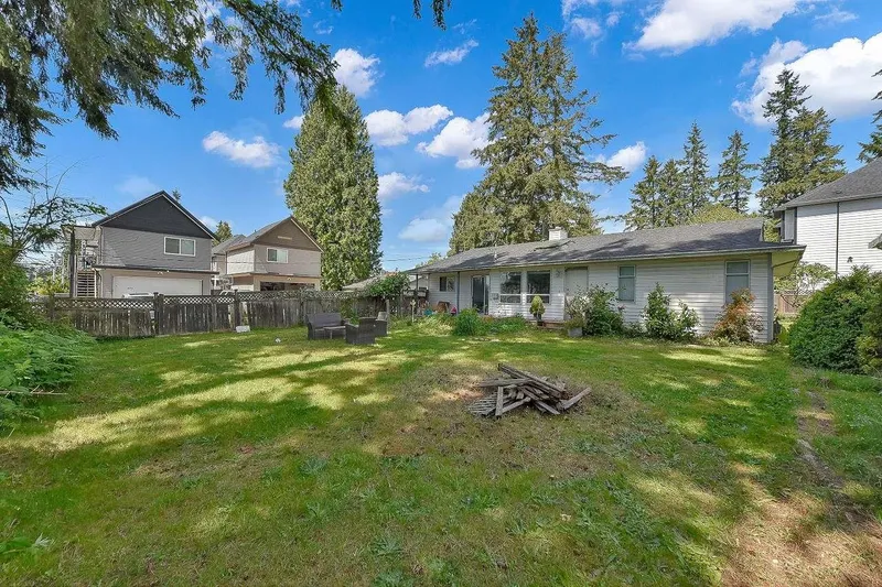 12835 60 AVENUE - photo 2 of 13