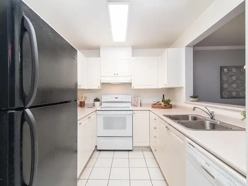 207 9767 140 STREET - photo 3 of 39