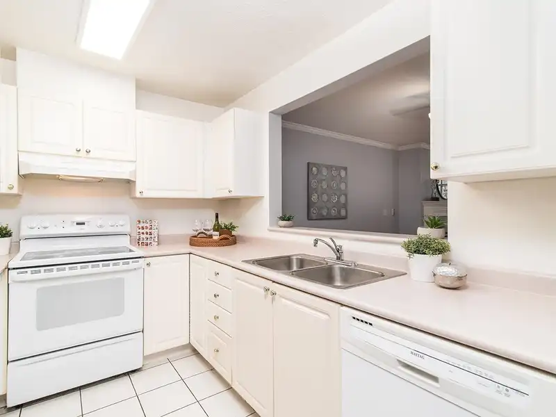 207 9767 140 STREET - photo 4 of 39
