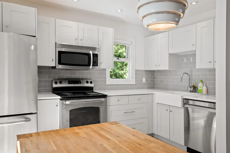 6716 CRABAPPLE DRIVE - photo 4 of 23