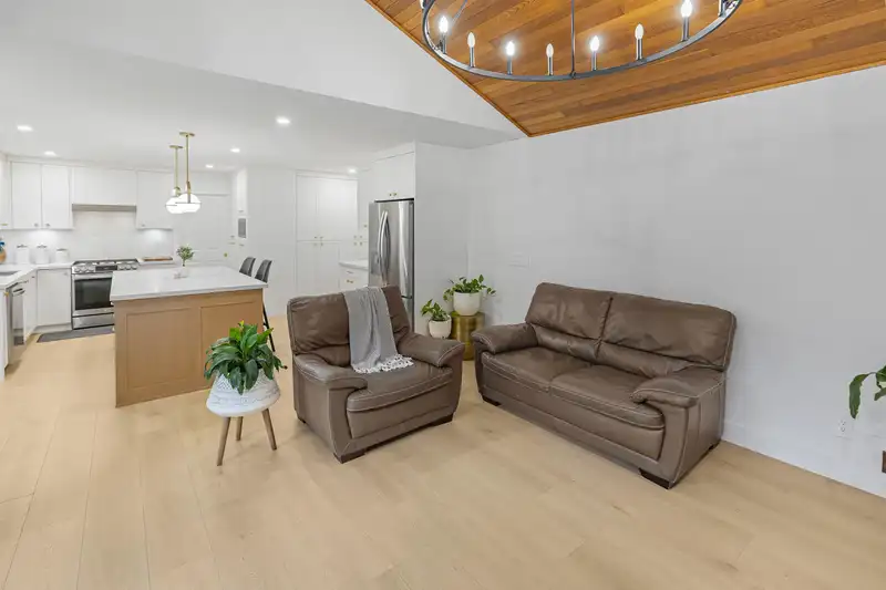15542 58A AVENUE - photo 4 of 30