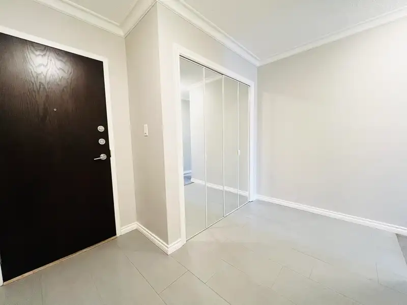302 1508 MARINER WALK - photo 2 of 28
