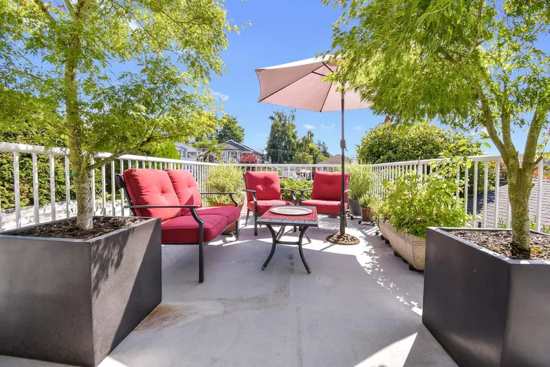 933 HABGOOD STREET - photo 3 of 25