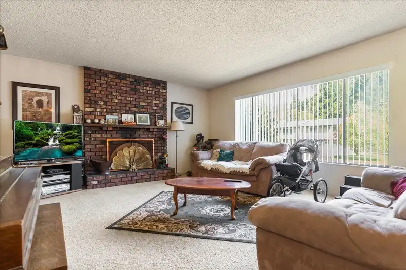 19426 63A AVENUE - photo 3 of 36