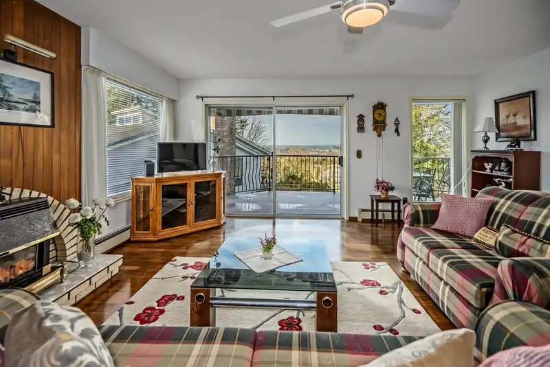 2 3632 BULKLEY STREET - photo 4 of 35