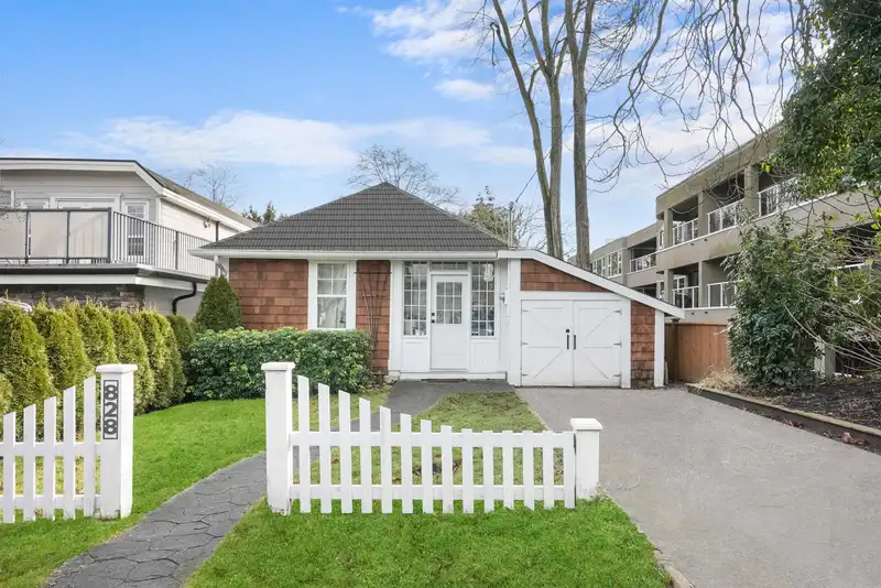 828 KENT STREET - photo 1 of 14