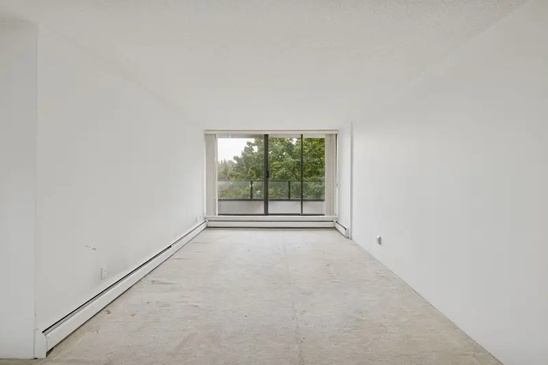 301 1995 BEACH AVENUE - photo 3 of 22