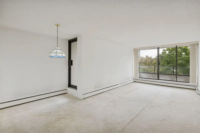 301 1995 BEACH AVENUE - photo 4 of 22