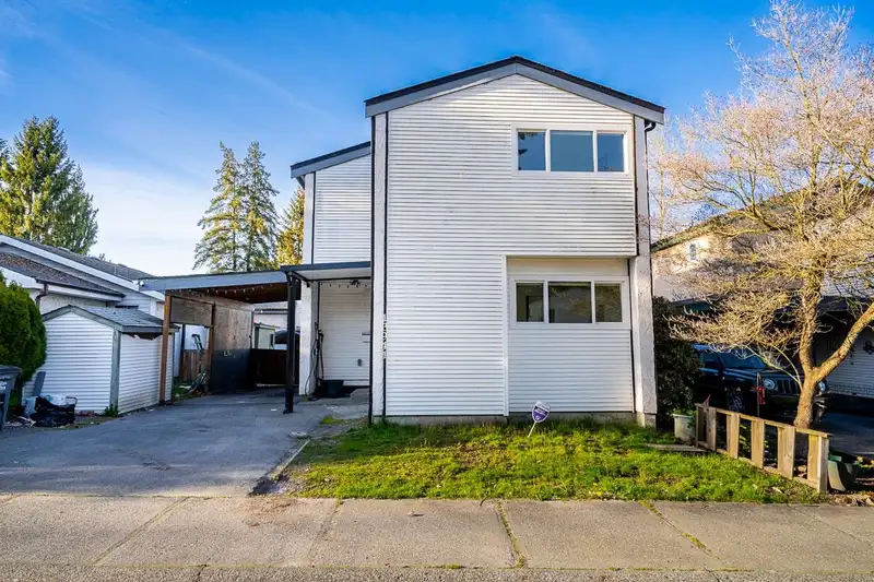 13941 80A AVENUE - photo 2 of 33
