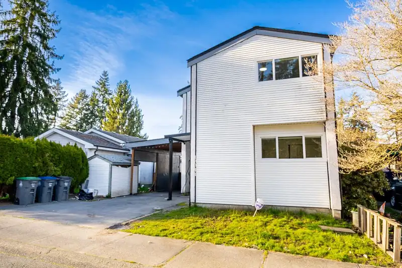 13941 80A AVENUE - photo 3 of 33
