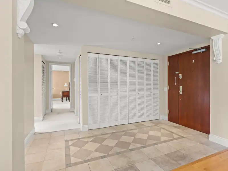 412 618 W 45TH AVENUE - photo 3 of 37