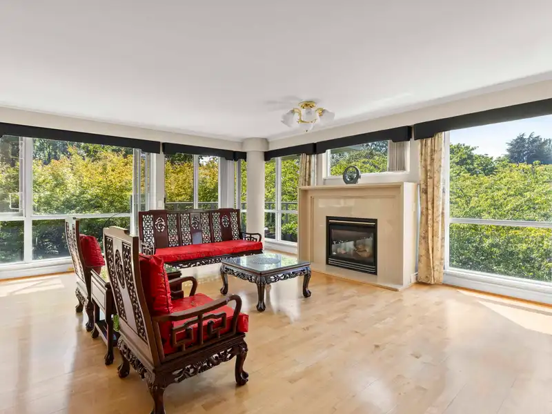 412 618 W 45TH AVENUE - photo 4 of 37