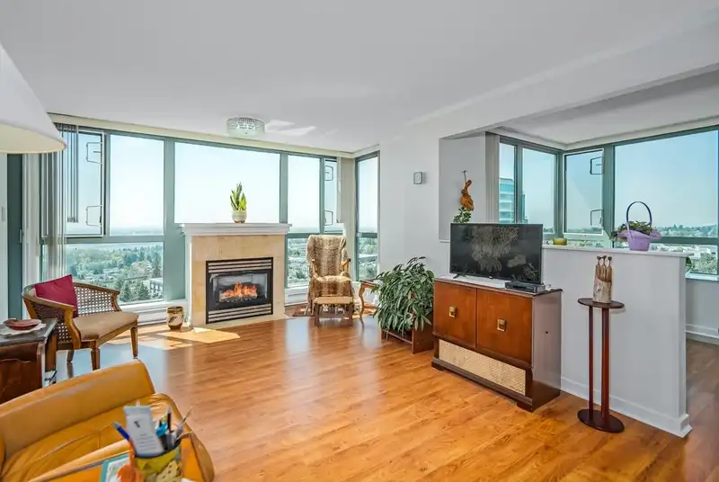 1404 6659 SOUTHOAKS CRESCENT - photo 2 of 40