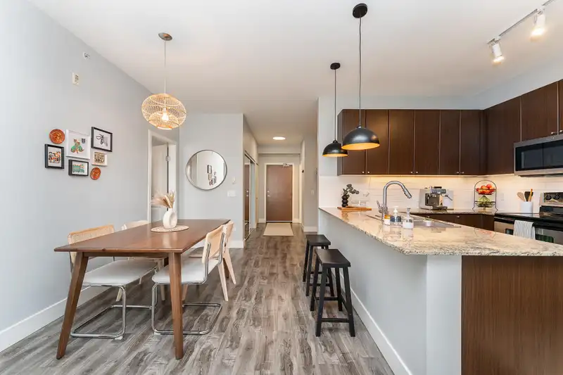 407 2484 WILSON AVENUE - photo 4 of 39