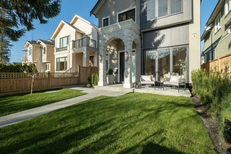 1 4077 W 18TH AVENUE - photo 4 of 34