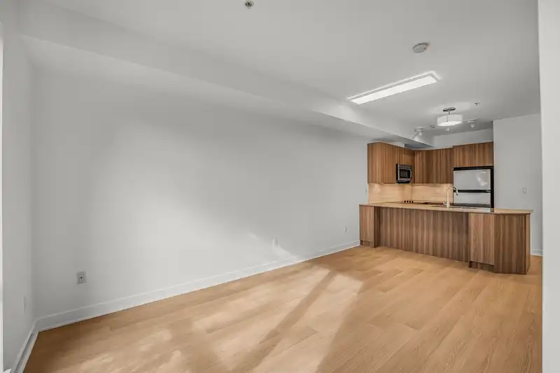 103 13321 102A AVENUE - photo 2 of 9