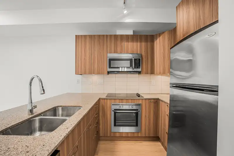 103 13321 102A AVENUE - photo 3 of 9