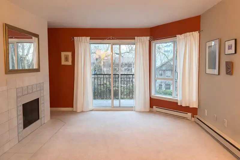 316 555 W 14TH AVENUE - photo 2 of 7