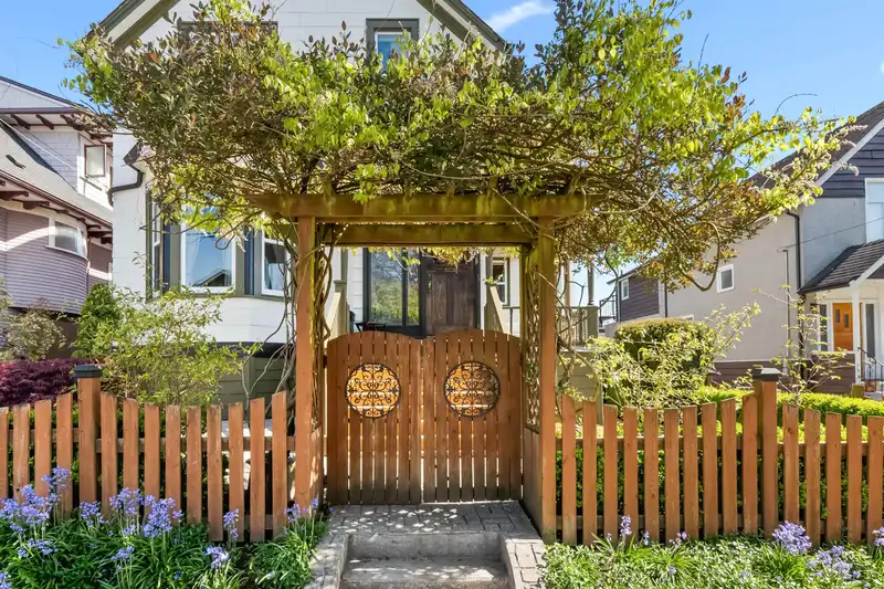 327 PINE STREET - photo 2 of 40