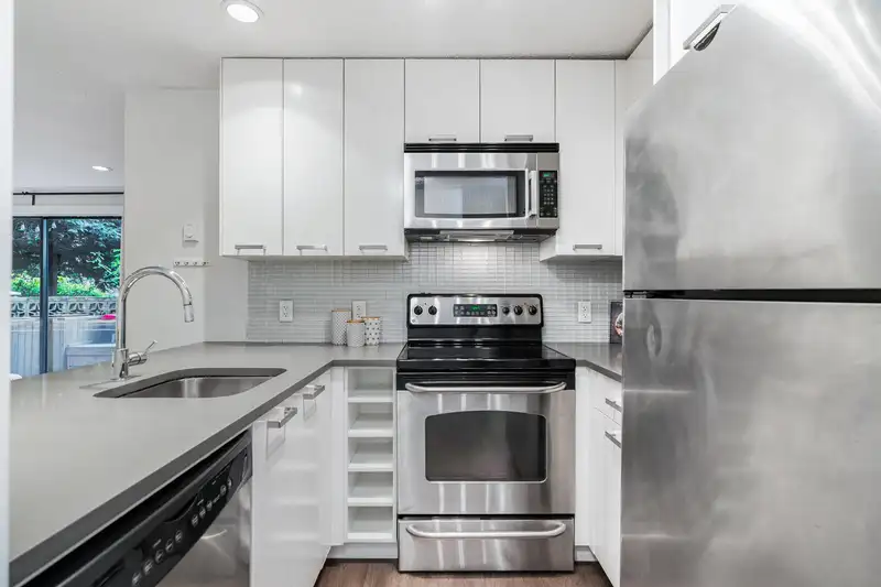 107 1611 E 3RD AVENUE - photo 2 of 29