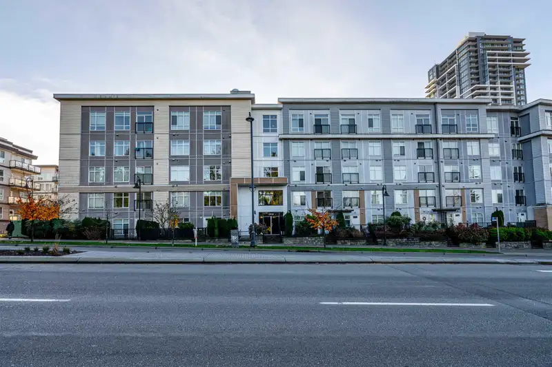 212 13728 108 AVENUE - photo 1 of 18