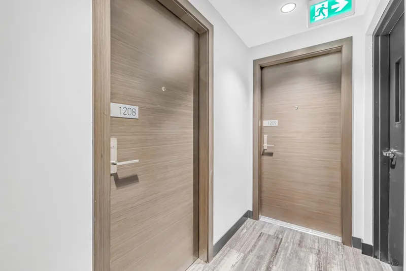 1208 10750 135A STREET - photo 4 of 25