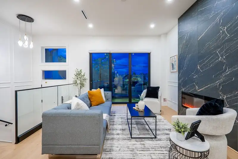 2 7303 14TH AVENUE - photo 4 of 33