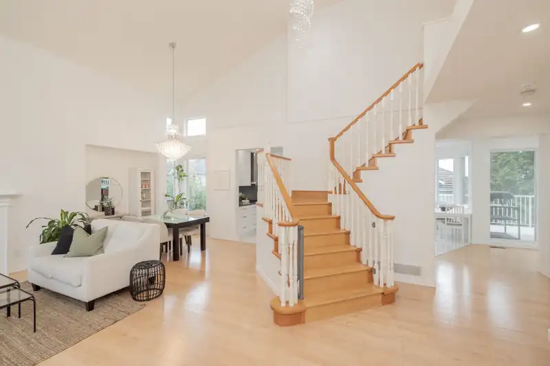 115 LINDEN COURT - photo 4 of 40