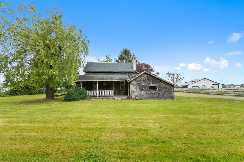 21947 61 AVENUE - photo 4 of 10