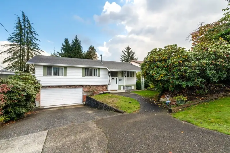 5136 SUSSEX AVENUE - photo 2 of 25