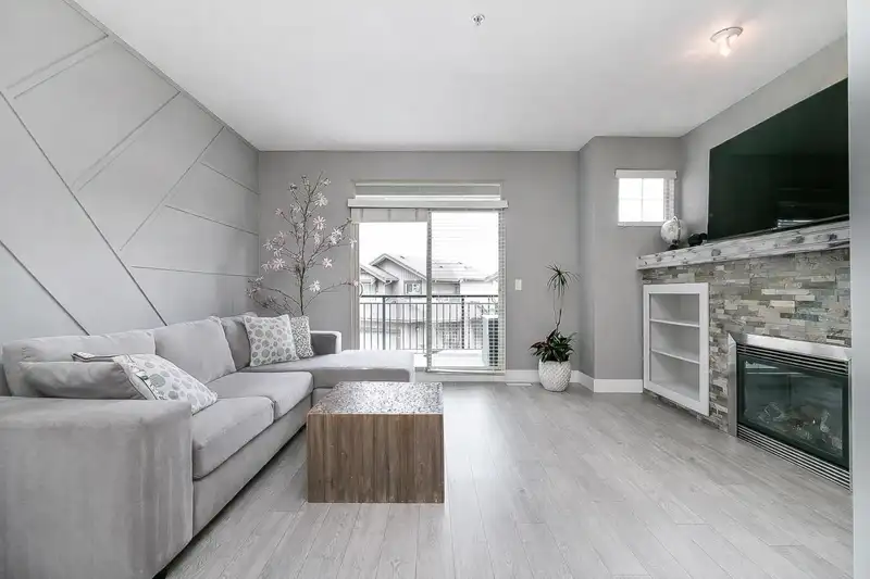 10 20326 68 AVENUE - photo 1 of 18