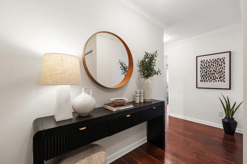 1805 235 GUILDFORD WAY - photo 3 of 23