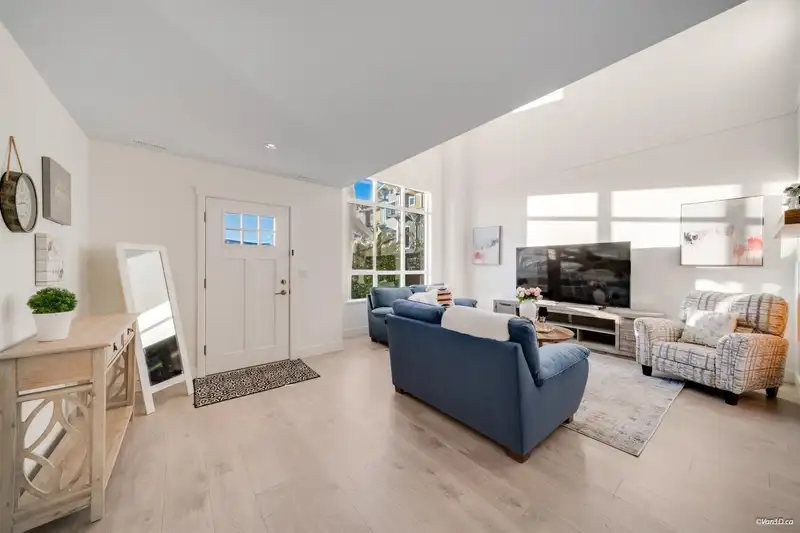 98 16561 17A AVENUE - photo 3 of 40