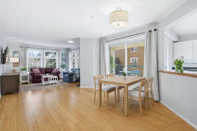 206 5556 14 AVENUE - photo 3 of 25