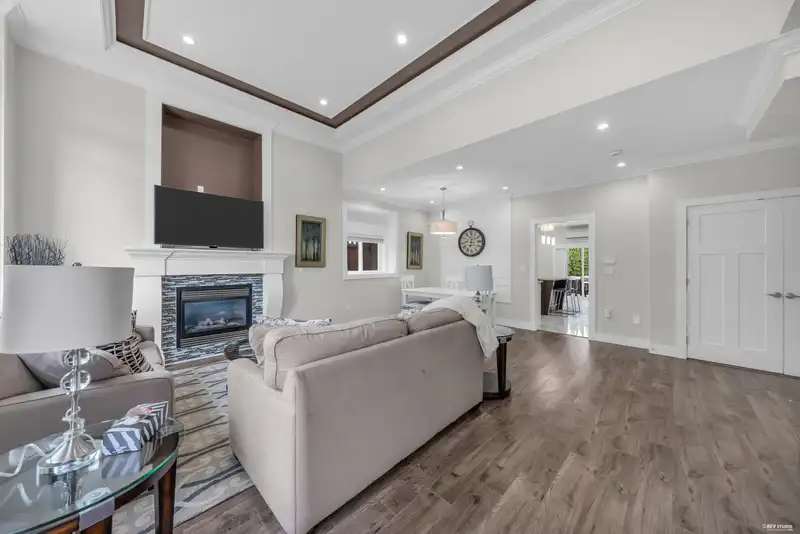 4324 GRETA STREET - photo 2 of 39
