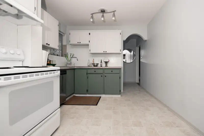 3439 DUNDAS STREET - photo 4 of 24