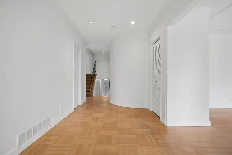 1211 CHARTWELL DRIVE - photo 3 of 39