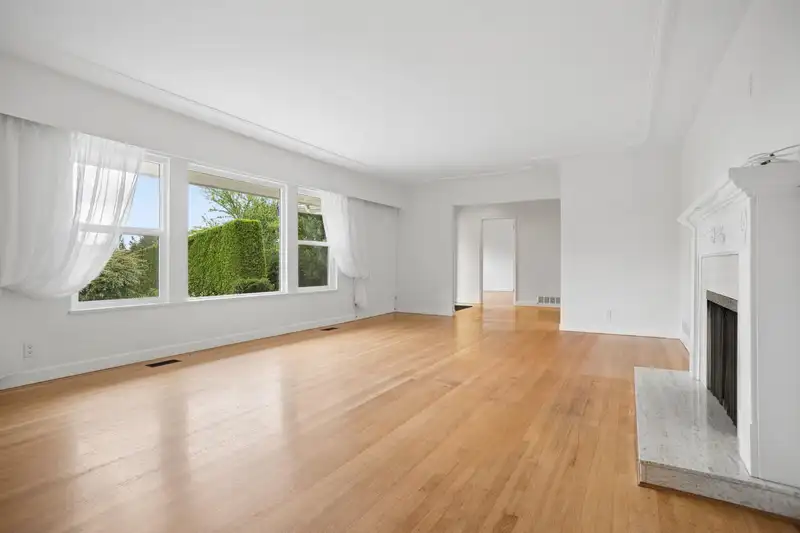 1211 CHARTWELL DRIVE - photo 4 of 39