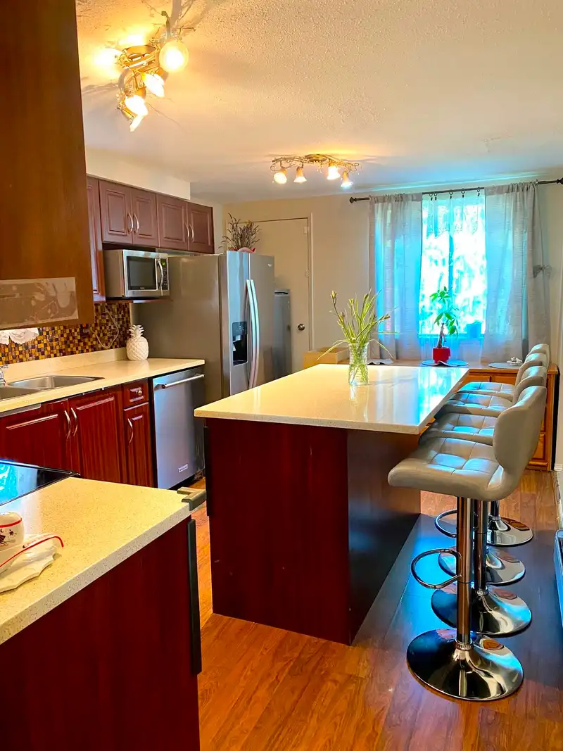 43 8555 KING GEORGE BOULEVARD - photo 3 of 19