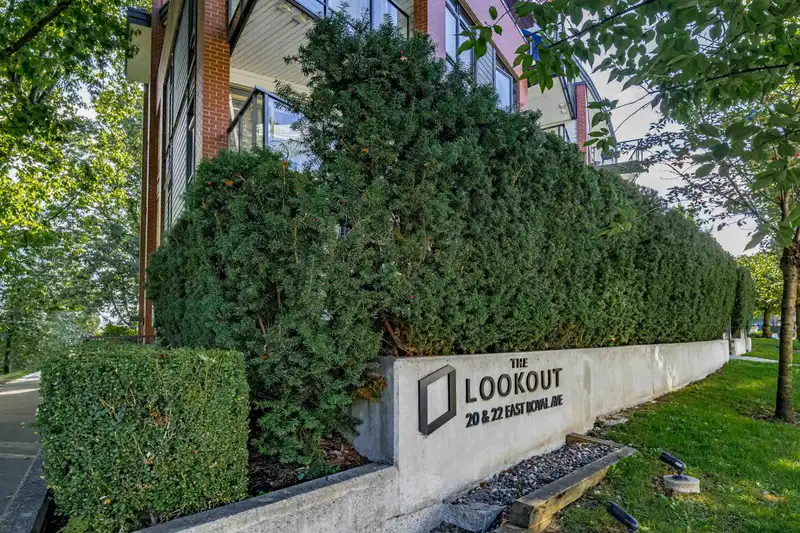 407 20 E ROYAL AVENUE - photo 4 of 40