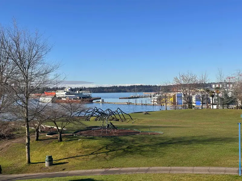 1306 33 CHESTERFIELD PLACE - photo 4 of 25