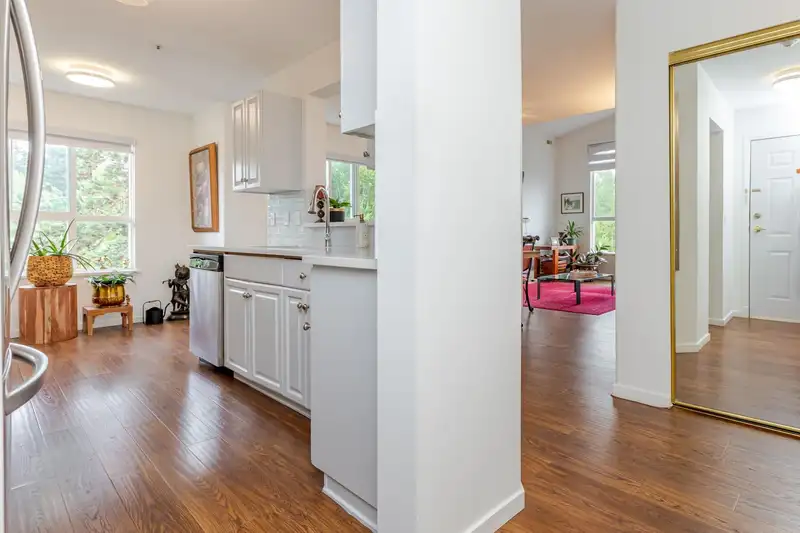 402 13870 70 AVENUE - photo 4 of 40