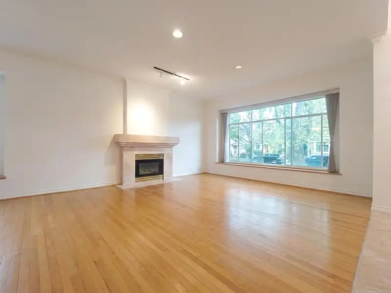 123 E 45TH AVENUE - photo 4 of 30