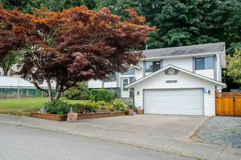 2842 GLENSHIEL DRIVE - photo 1 of 40