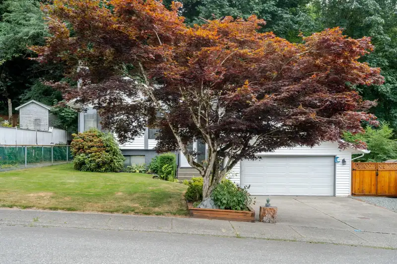 2842 GLENSHIEL DRIVE - photo 2 of 40
