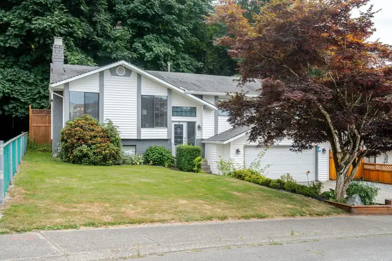 2842 GLENSHIEL DRIVE - photo 3 of 40
