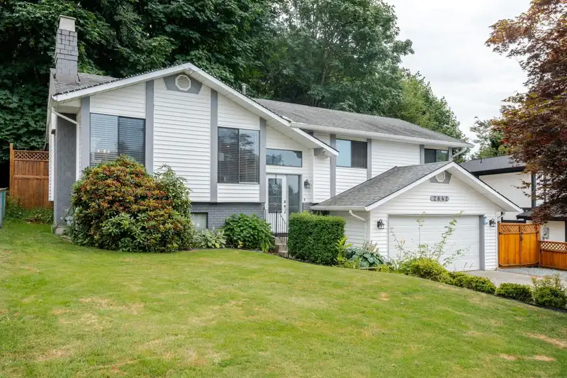 2842 GLENSHIEL DRIVE - photo 4 of 40